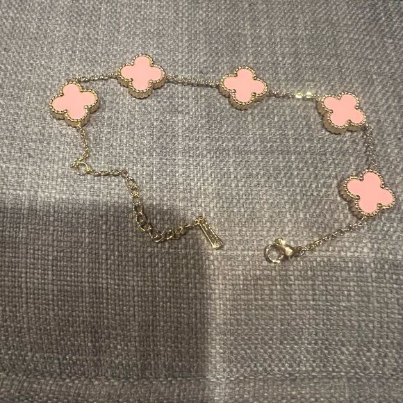 pink large clover bracelet gold plated light pinkish with lobster clasp - Picture 4 of 6